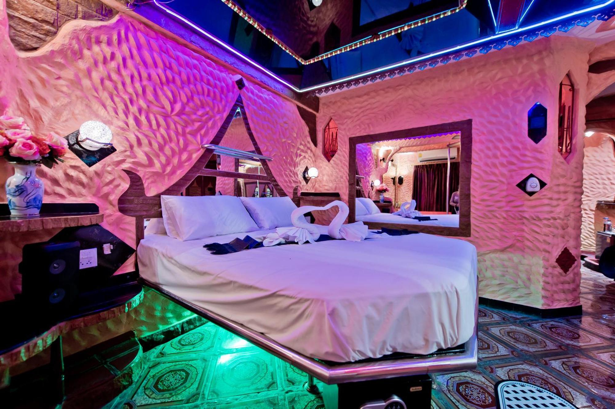 Penthouse Pattaya Hotel Bagian luar foto