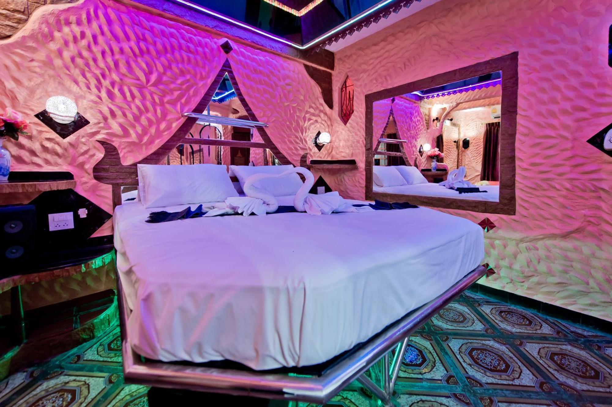 Penthouse Pattaya Hotel Bagian luar foto
