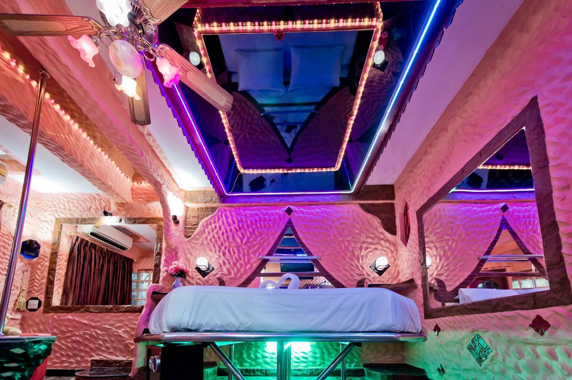 Penthouse Pattaya Hotel Bagian luar foto