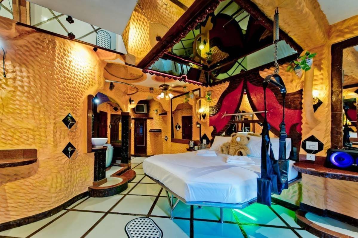 Penthouse Pattaya Hotel Bagian luar foto