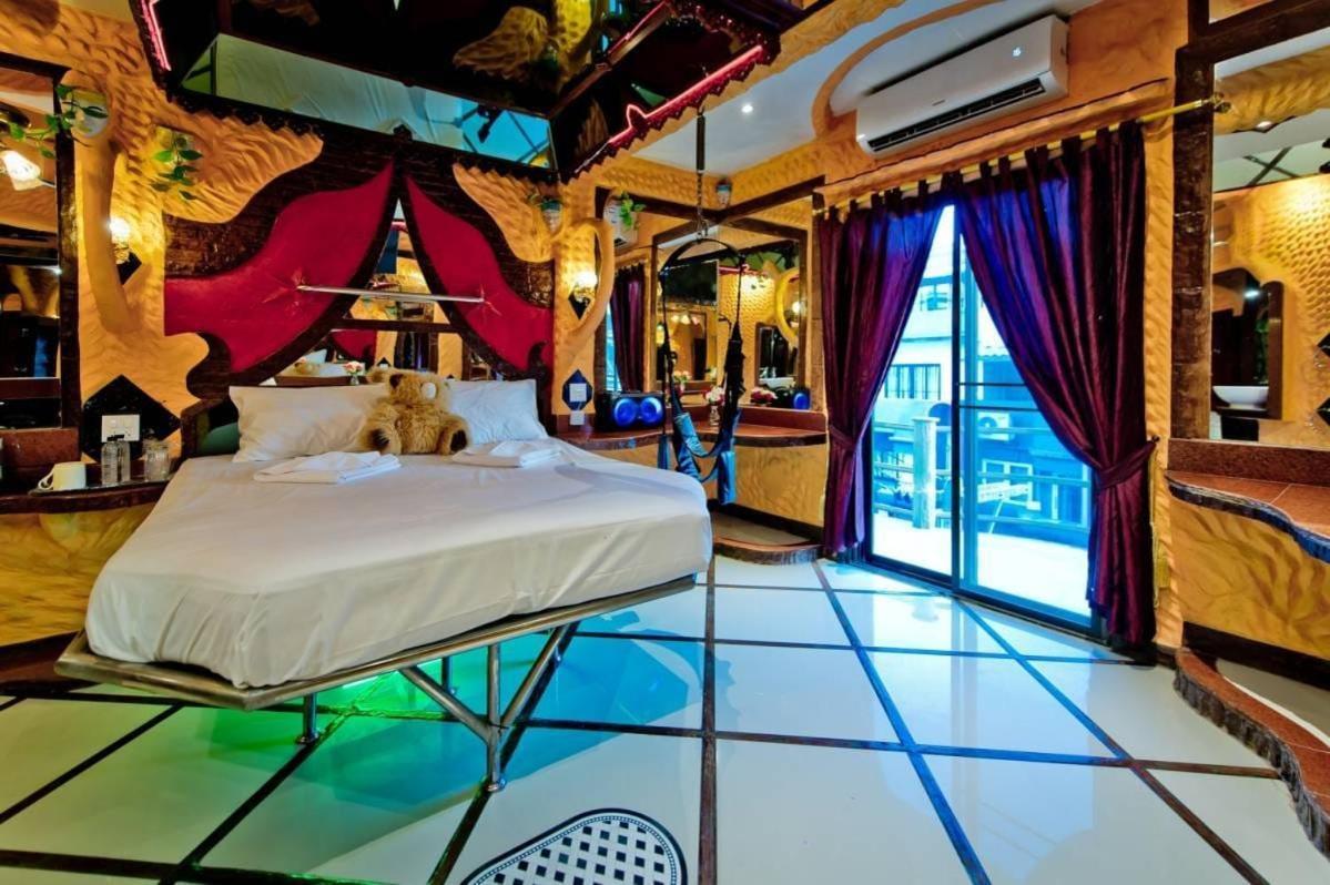 Penthouse Pattaya Hotel Bagian luar foto