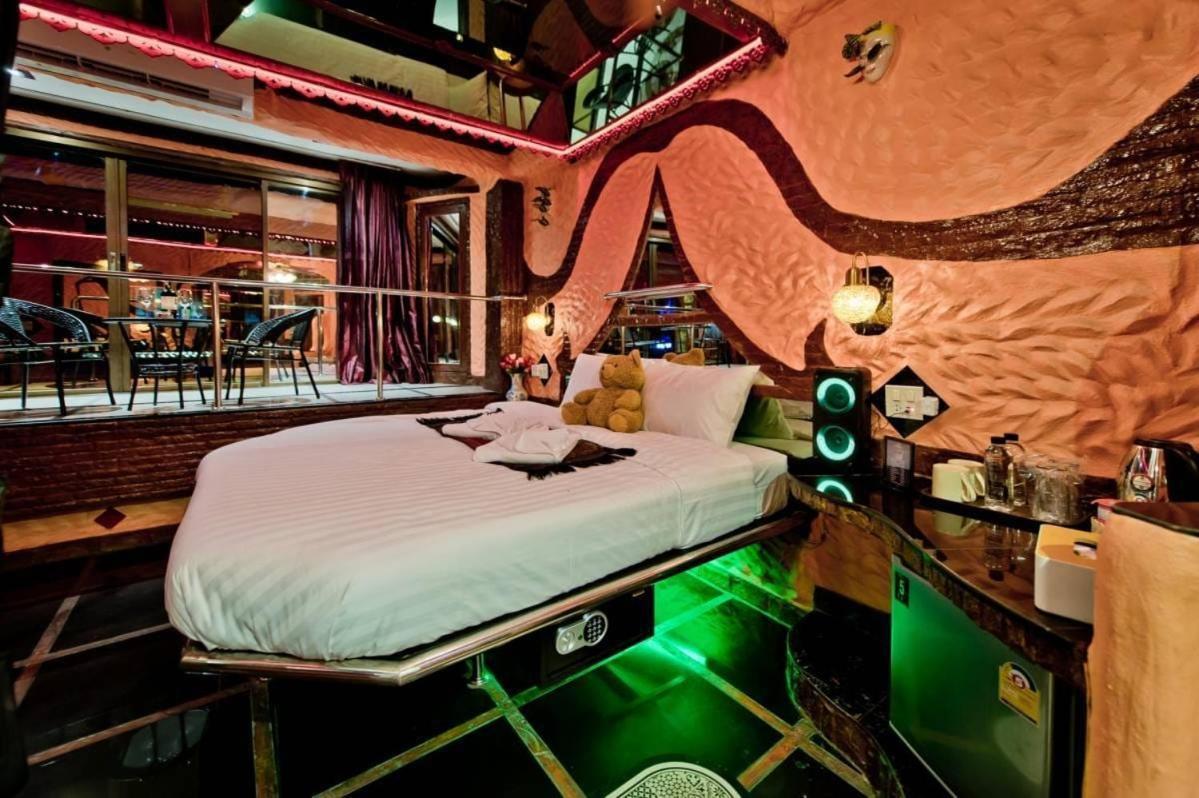 Penthouse Pattaya Hotel Bagian luar foto