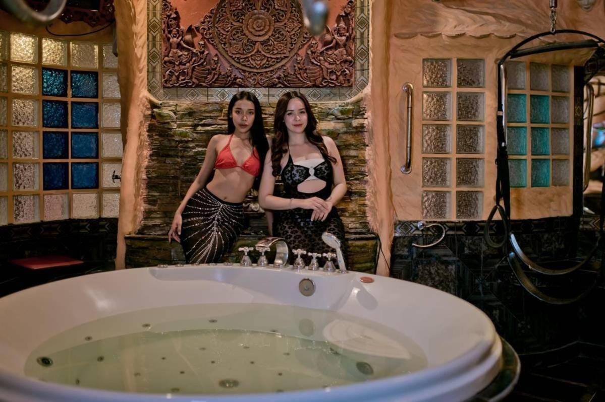 Penthouse Pattaya Hotel Bagian luar foto